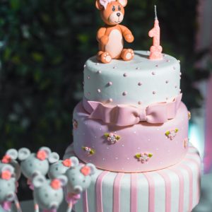 pexels-photo-2531546-2531546 Charming teddy bear themed cake for a first birthday celebration, perfect for creating special memories.